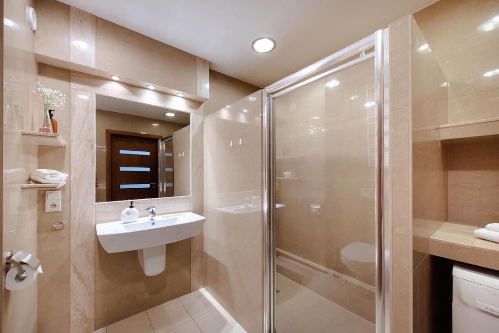 Wygodny Apartament Przy Dworcu Krakkó Kültér fotó