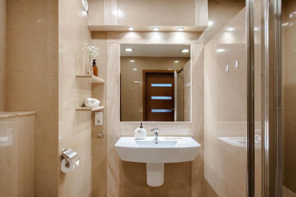 Wygodny Apartament Przy Dworcu Krakkó Kültér fotó